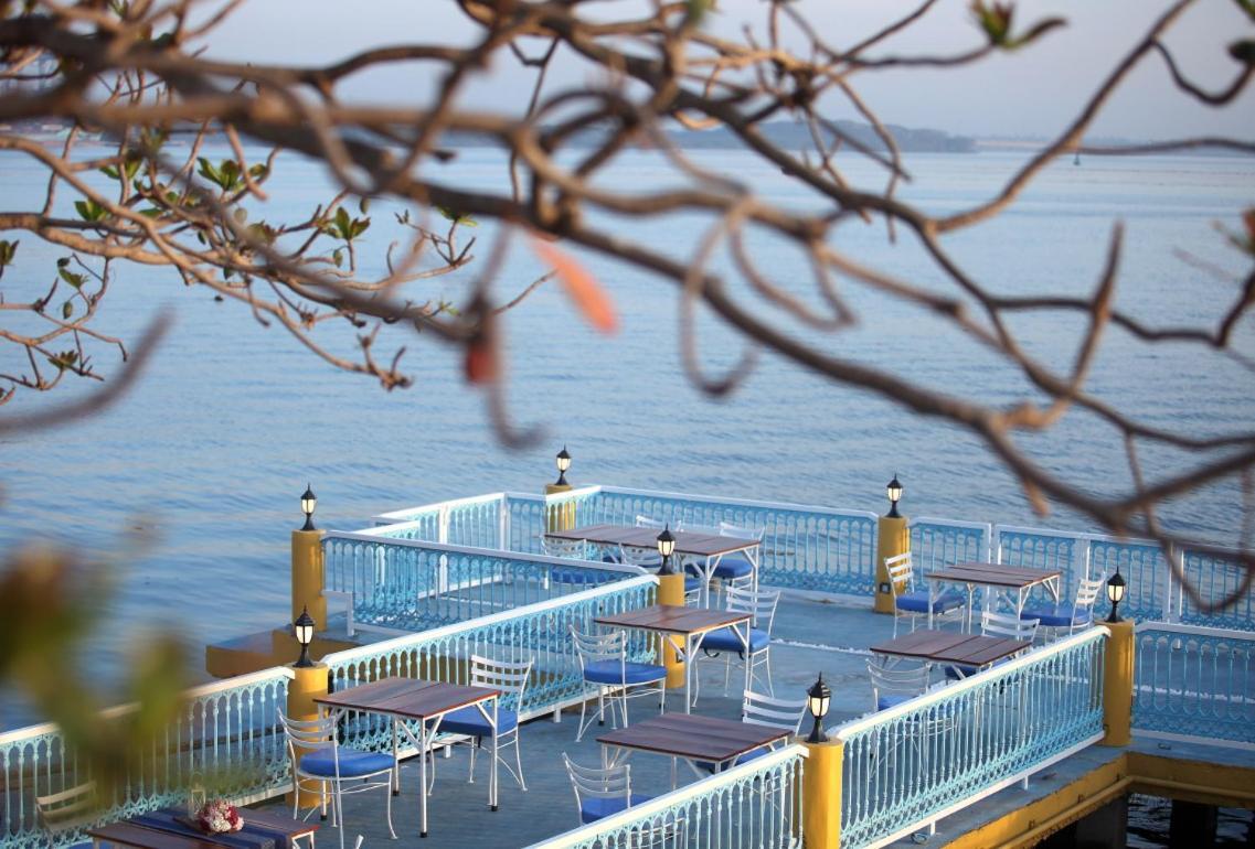 Bloom Boutique Waterfront Fort Kochi Exteriör bild